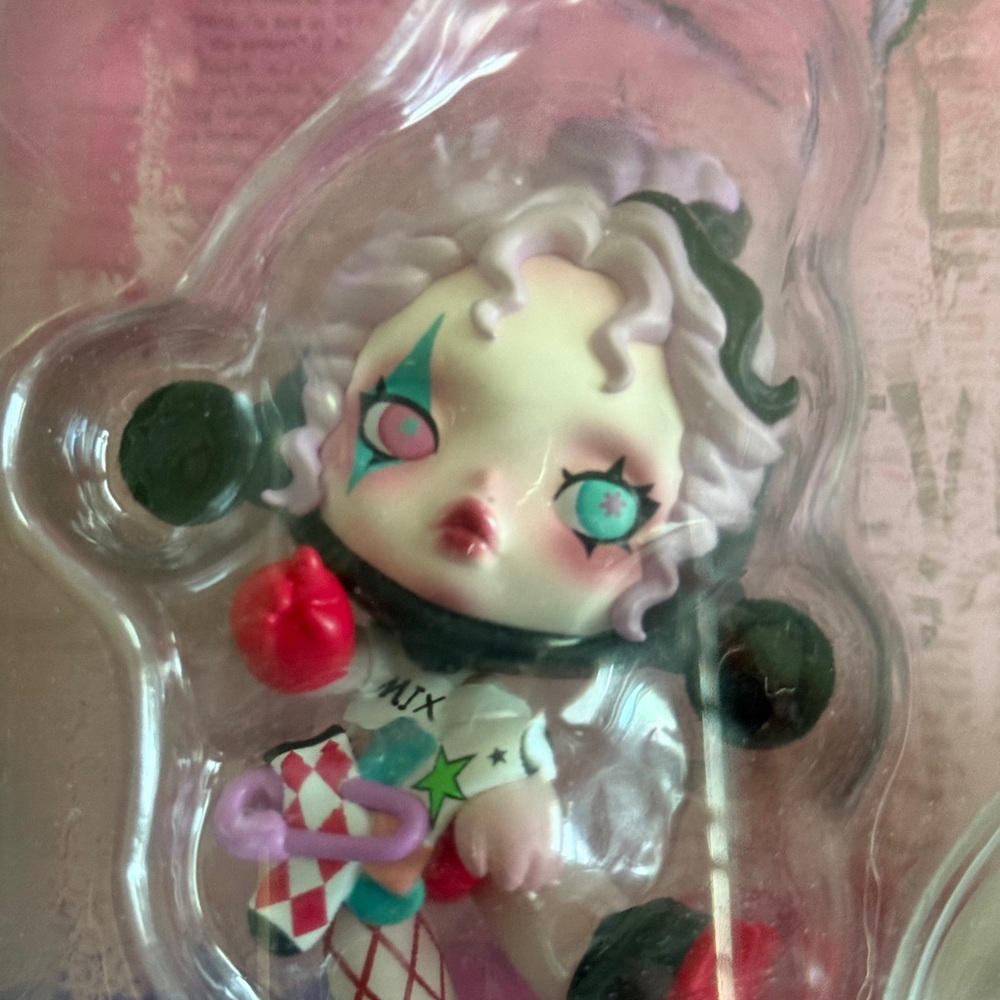 Skullpanda “The Stocking Surprise”Figure.